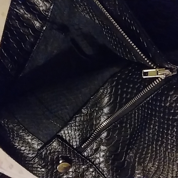 Petite PREMIUM Black Faux Leather Croc Split Hem Skinny Pants size 4 - Picture 8 of 9